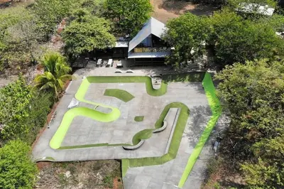 an aerial view of a house with a swimming pool at Casa Bus los Guanacastes in Veintisiete de Abril