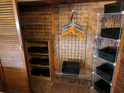 a walk in closet with a hanger and a tv at Edificio El Barrio Vertical in San José