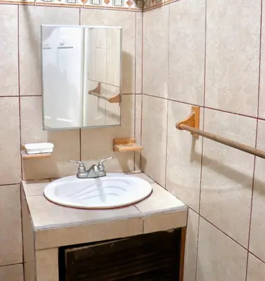 a bathroom with a sink and a mirror at Apartamentos Estudio Junto al Mar in Puntarenas