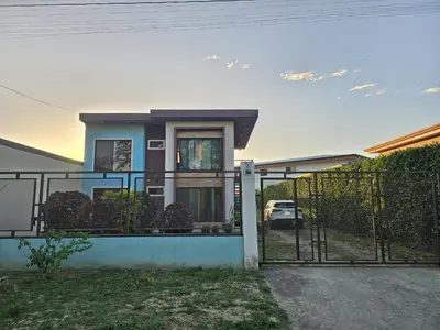 a house with a gate in front of it at Casa Luna, espacio moderno y acogedor in Liberia