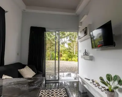 a living room with a couch and a tv at Villa el Descanso in San Pedro