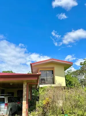 a house with a car parked in front of it at Apartment Buenos Aires, Puntarenas in Buenos Aires
