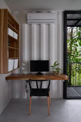 a desk with a computer on it in a room at Casa Alba - Portasol Vacation in Savegre
