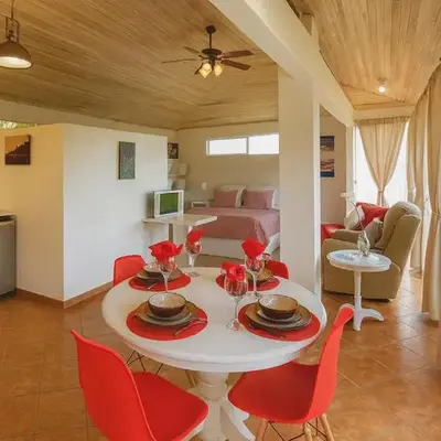 Cottage in Magic Mountain Views